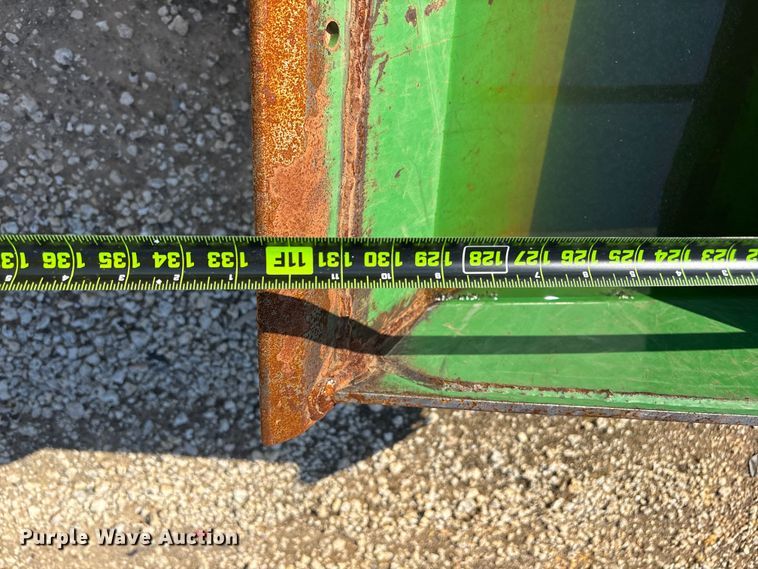 image for item YA3487 2022 John Deere 520M loader