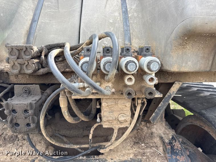 image for item YA3980 2002 Caterpillar Challenger 95E tractor