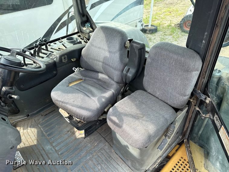 image for item YA3980 2002 Caterpillar Challenger 95E tractor