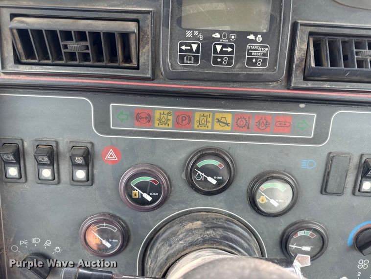 image for item YA3980 2002 Caterpillar Challenger 95E tractor