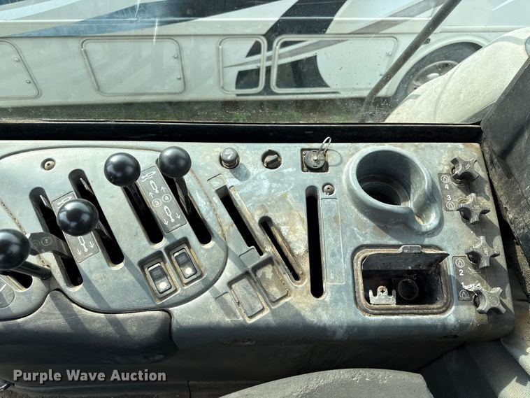 image for item YA3980 2002 Caterpillar Challenger 95E tractor
