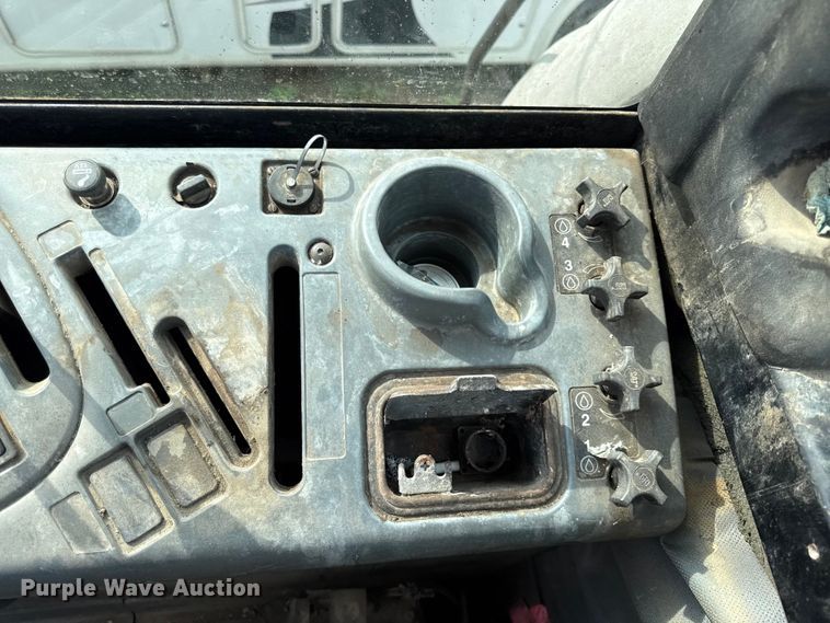 image for item YA3980 2002 Caterpillar Challenger 95E tractor