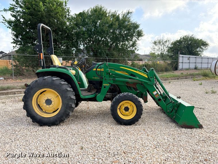image for item YA4083 2012 John Deere 4520 MFWD tractor