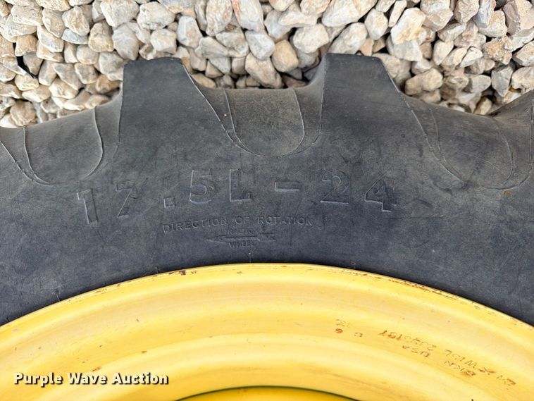 image for item YA4083 2012 John Deere 4520 MFWD tractor