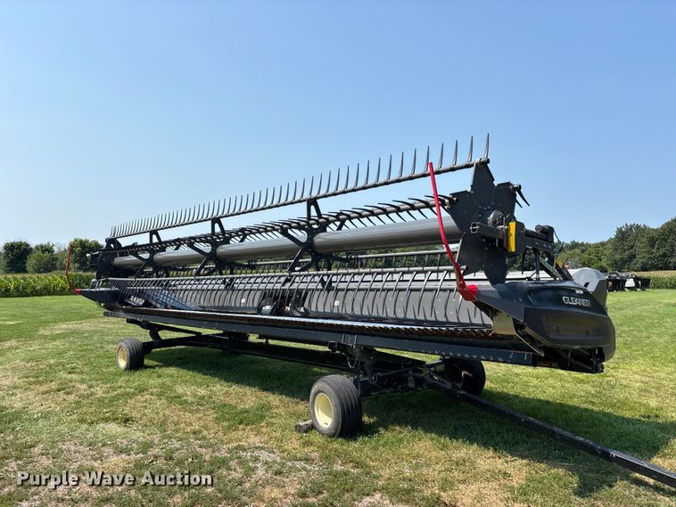 image for item YA4269 2022 Gleaner 9330 flex draper head