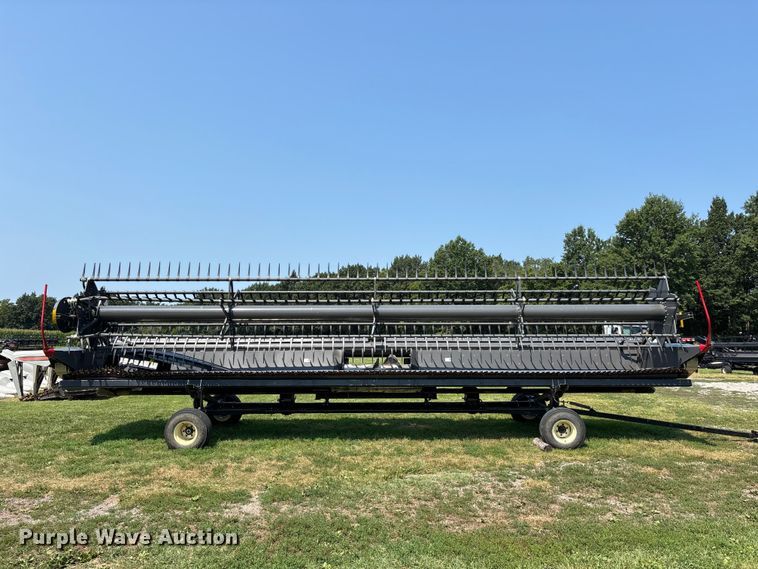 image for item YA4269 2022 Gleaner 9330 flex draper head