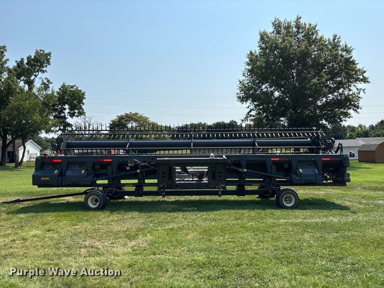 image for item YA4269 2022 Gleaner 9330 flex draper head