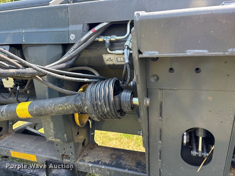 image for item YA4269 2022 Gleaner 9330 flex draper head