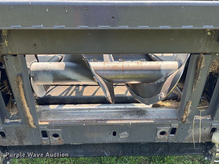 image for item YA4269 2022 Gleaner 9330 flex draper head