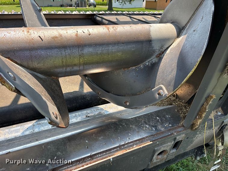 image for item YA4269 2022 Gleaner 9330 flex draper head