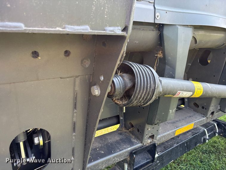 image for item YA4269 2022 Gleaner 9330 flex draper head
