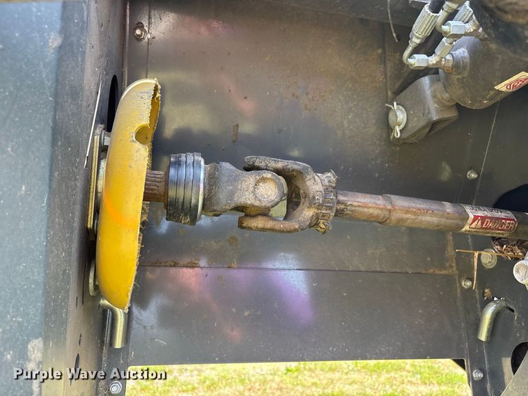 image for item YA4269 2022 Gleaner 9330 flex draper head