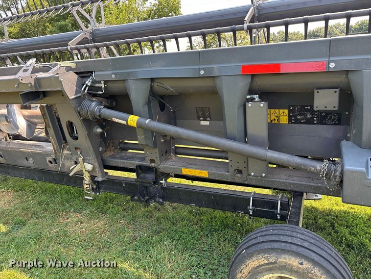 image for item YA4269 2022 Gleaner 9330 flex draper head