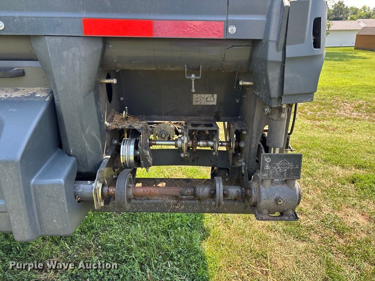 image for item YA4269 2022 Gleaner 9330 flex draper head