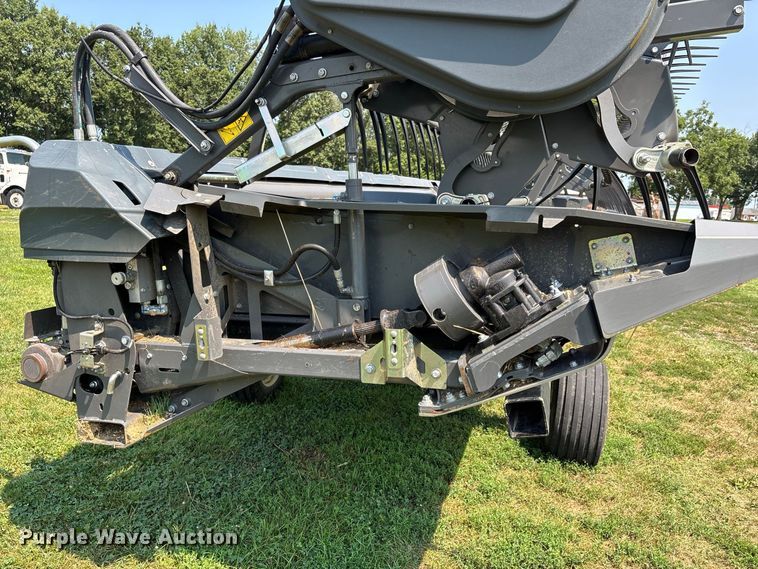 image for item YA4269 2022 Gleaner 9330 flex draper head