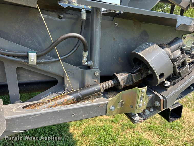 image for item YA4269 2022 Gleaner 9330 flex draper head