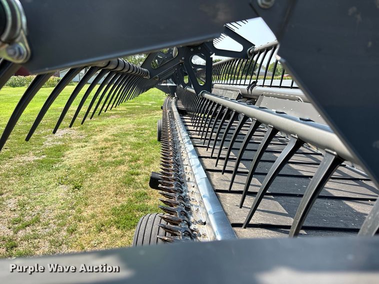 image for item YA4269 2022 Gleaner 9330 flex draper head