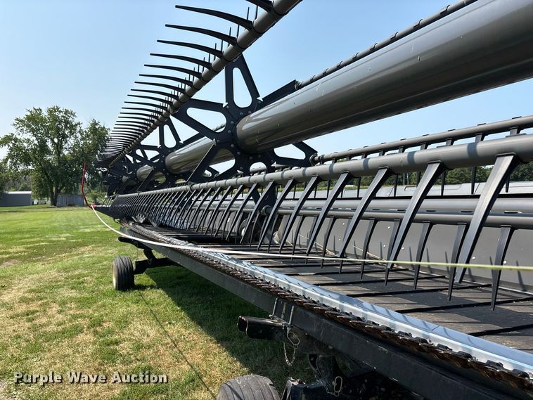image for item YA4269 2022 Gleaner 9330 flex draper head