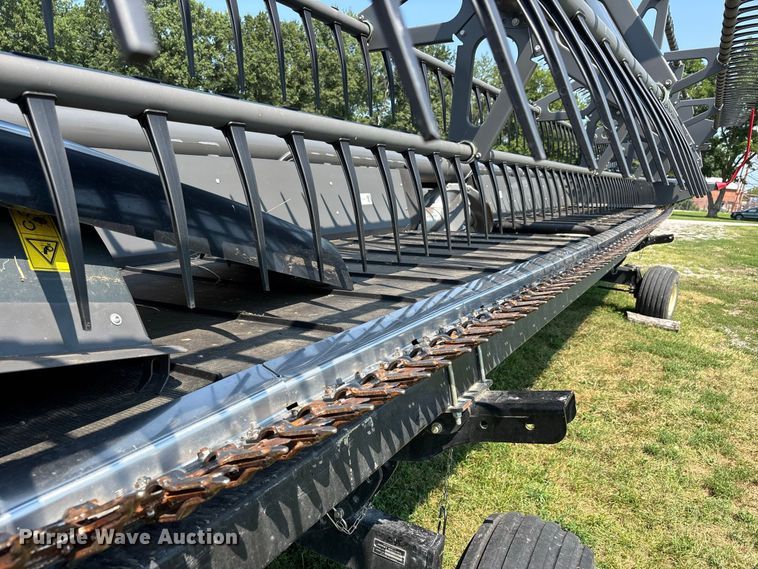 image for item YA4269 2022 Gleaner 9330 flex draper head