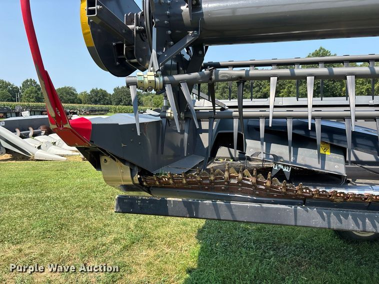image for item YA4269 2022 Gleaner 9330 flex draper head