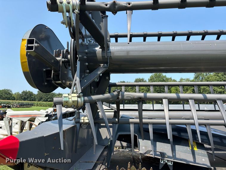 image for item YA4269 2022 Gleaner 9330 flex draper head