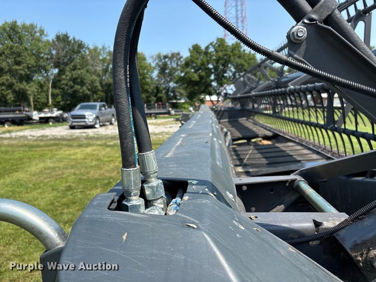 image for item YA4269 2022 Gleaner 9330 flex draper head