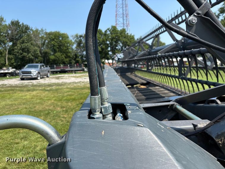 image for item YA4269 2022 Gleaner 9330 flex draper head
