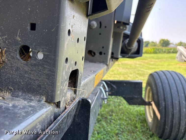 image for item YA4269 2022 Gleaner 9330 flex draper head