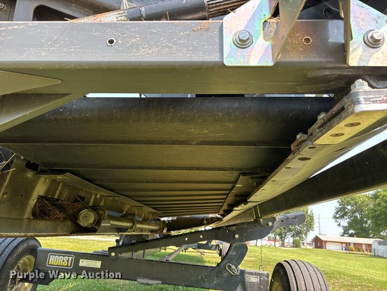 image for item YA4269 2022 Gleaner 9330 flex draper head