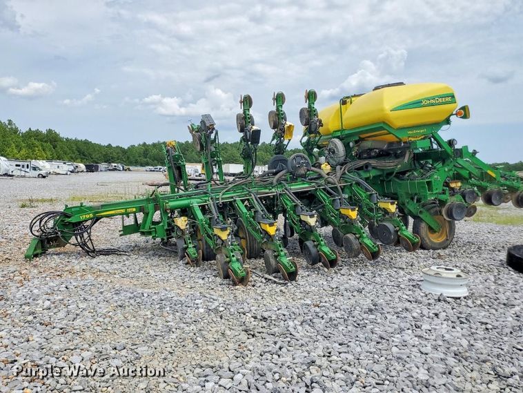 2015 John Deere 1795 split row planter