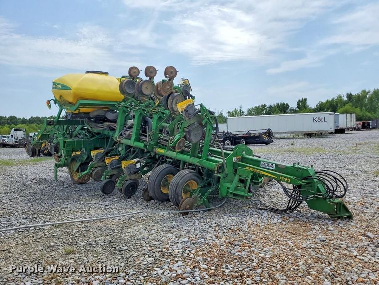 image for item YA4488 2015 John Deere 1795 split row planter
