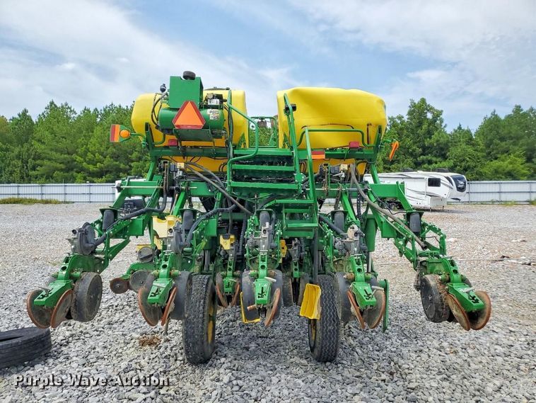 image for item YA4488 2015 John Deere 1795 split row planter