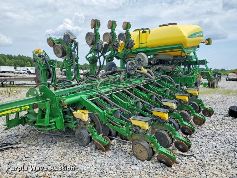 image for item YA4488 2015 John Deere 1795 split row planter