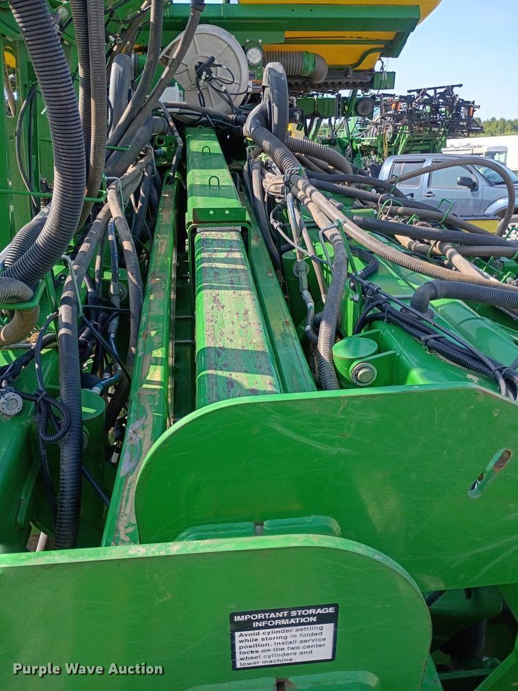 image for item YA4488 2015 John Deere 1795 split row planter
