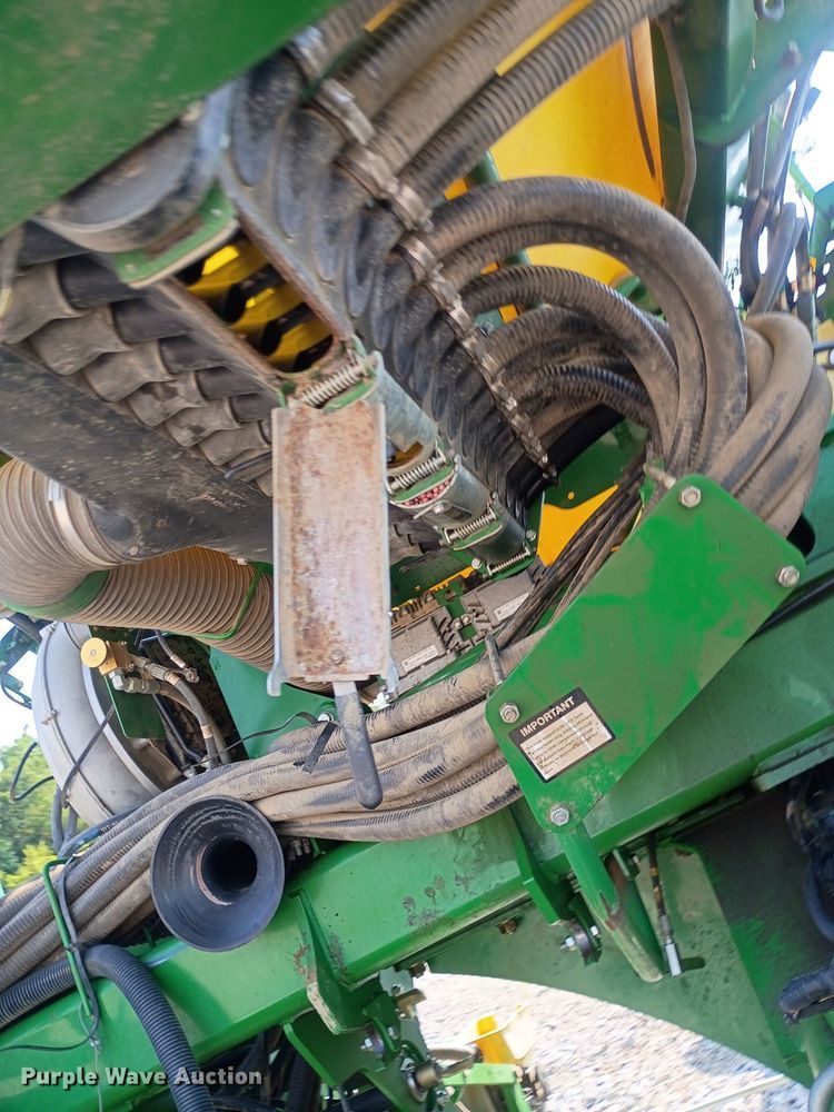 image for item YA4488 2015 John Deere 1795 split row planter