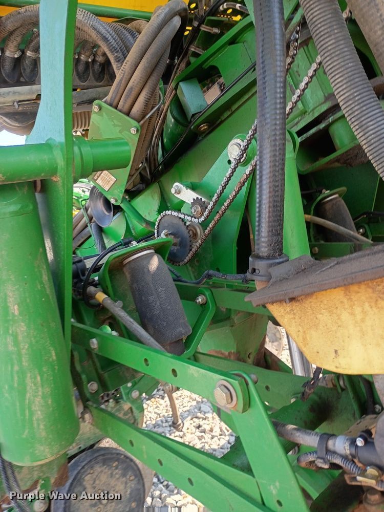 image for item YA4488 2015 John Deere 1795 split row planter