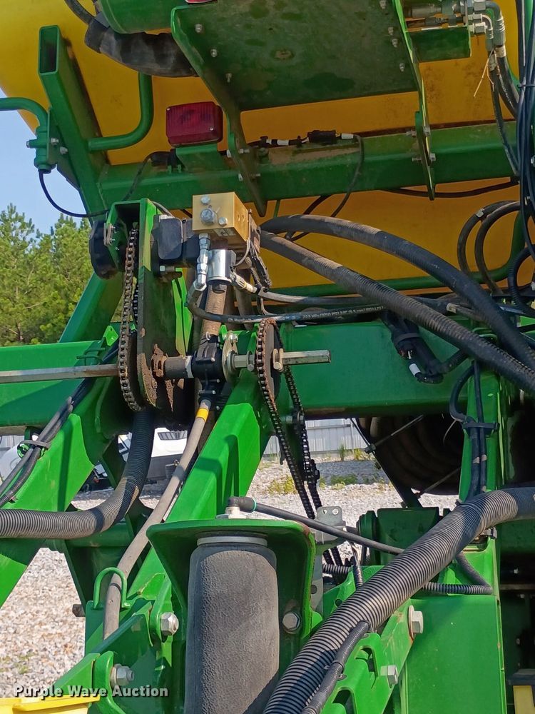 image for item YA4488 2015 John Deere 1795 split row planter