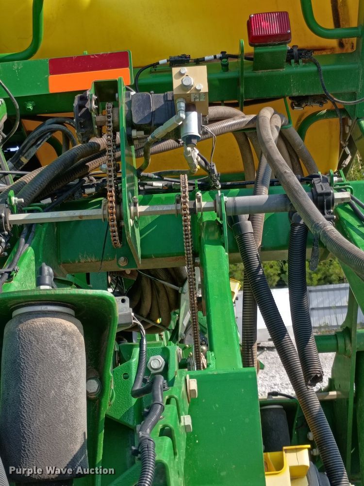 image for item YA4488 2015 John Deere 1795 split row planter