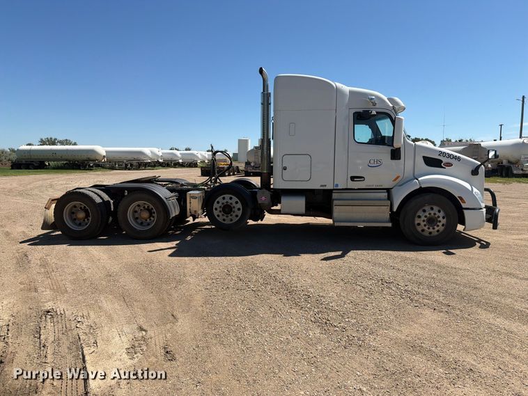 image for item DQ0072 2020 Peterbilt 579 semi truck