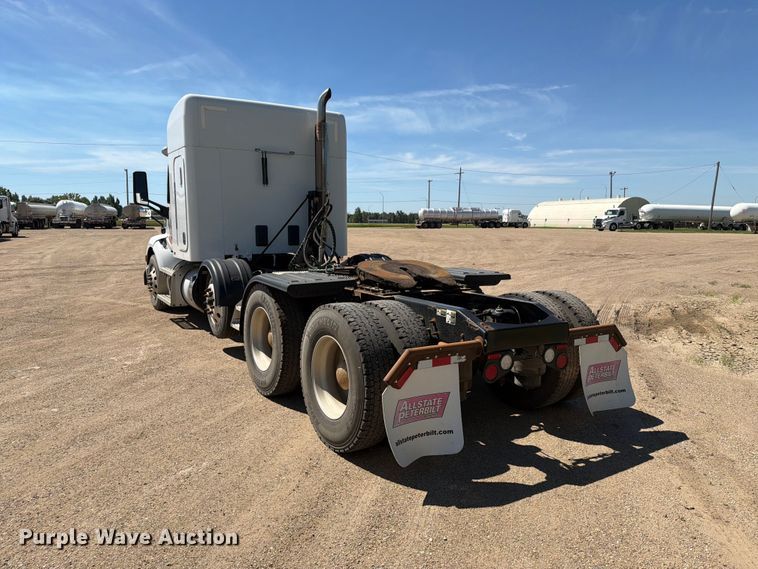 image for item DQ0072 2020 Peterbilt 579 semi truck