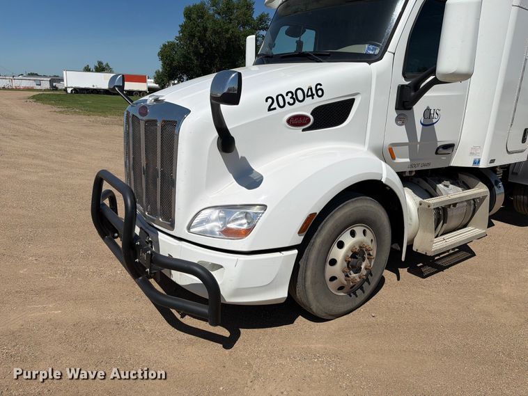 image for item DQ0072 2020 Peterbilt 579 semi truck