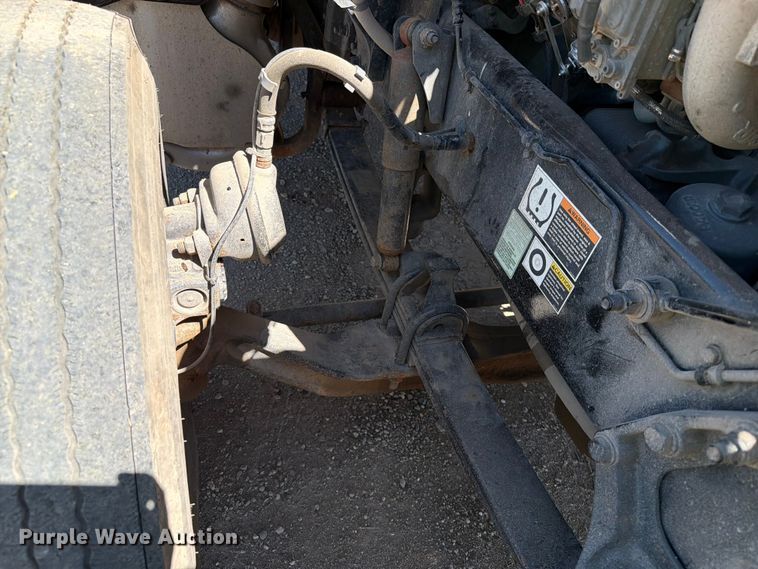 image for item DQ0072 2020 Peterbilt 579 semi truck