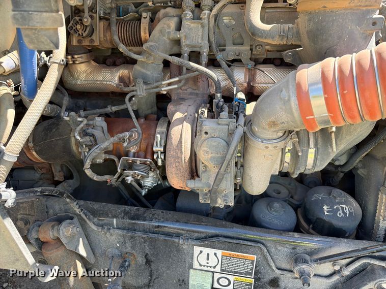 image for item DQ0072 2020 Peterbilt 579 semi truck