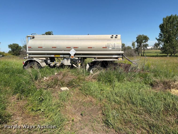 image for item DQ0075 1996 Beall BAST-30-2-SB tank trailer