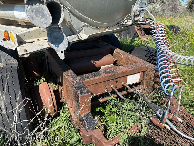 image for item DQ0075 1996 Beall BAST-30-2-SB tank trailer