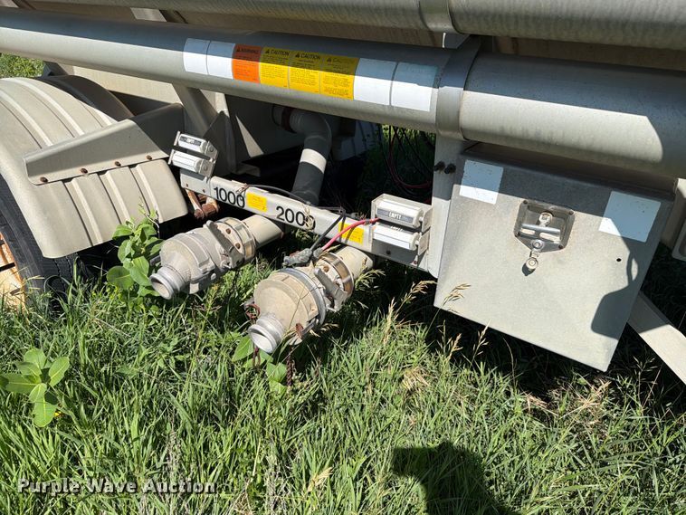 image for item DQ0075 1996 Beall BAST-30-2-SB tank trailer