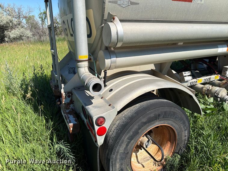 image for item DQ0075 1996 Beall BAST-30-2-SB tank trailer