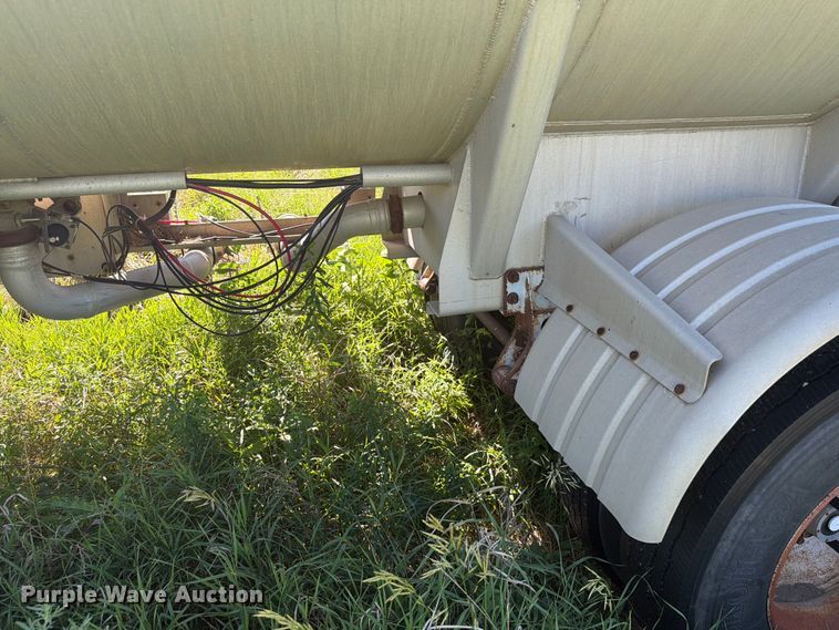 image for item DQ0075 1996 Beall BAST-30-2-SB tank trailer