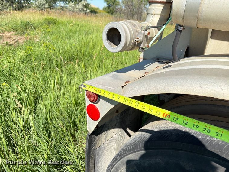 image for item DQ0075 1996 Beall BAST-30-2-SB tank trailer