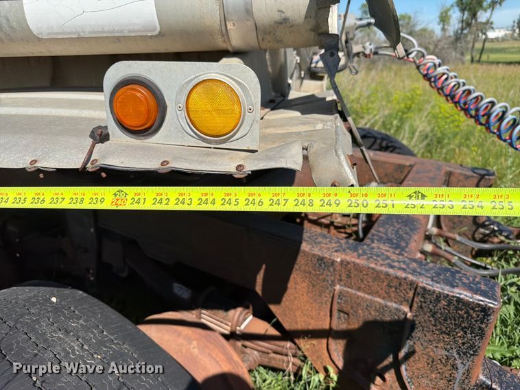 image for item DQ0075 1996 Beall BAST-30-2-SB tank trailer